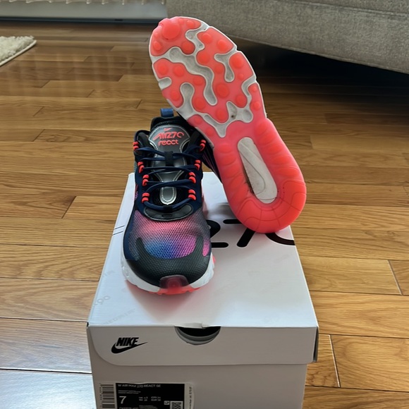 Nike Air Max 270 React - Picture 7 of 9